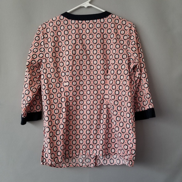 X CROFT & BARROW V NECK 3/4 SLEEVE PRINTED BLOUSE - Picture 6 of 6